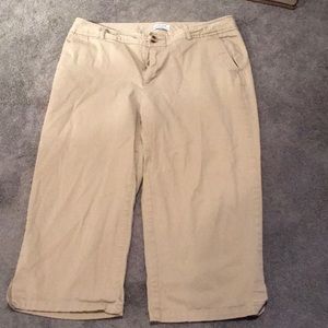 Tan capris